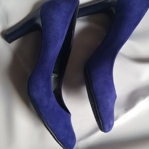 Bandolino blue suede heels